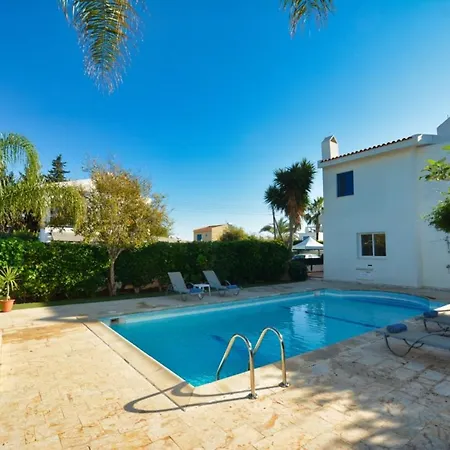 Rent Your Dream Holiday And Look Forward To Relaxing Beside Your Private Pool 1690 *