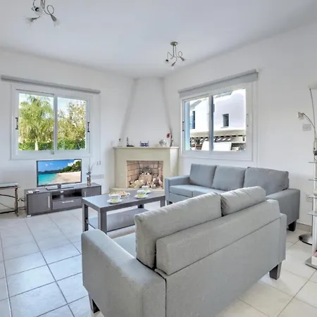 Rent Your Dream Holiday And Look Forward To Relaxing Beside Your Private Pool 1690