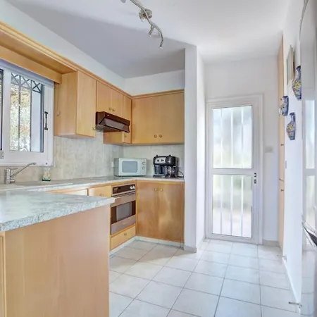 Rent Your Dream Holiday And Look Forward To Relaxing Beside Your Private Pool 1690 Villa *