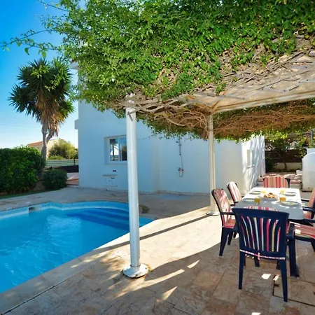 Rent Your Dream Holiday And Look Forward To Relaxing Beside Your Private Pool 1690 Willa Protaras