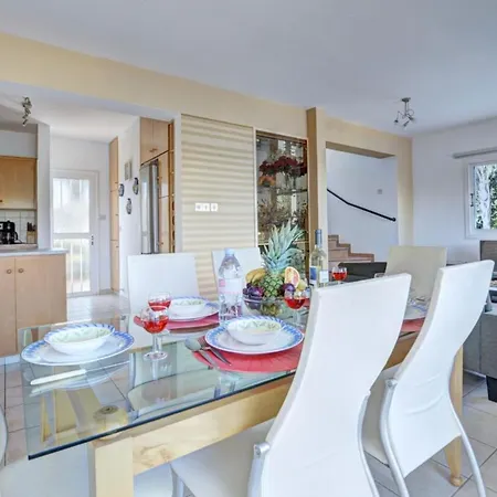 فيلة Rent Your Dream Holiday And Look Forward To Relaxing Beside Your Private Pool 1690 *