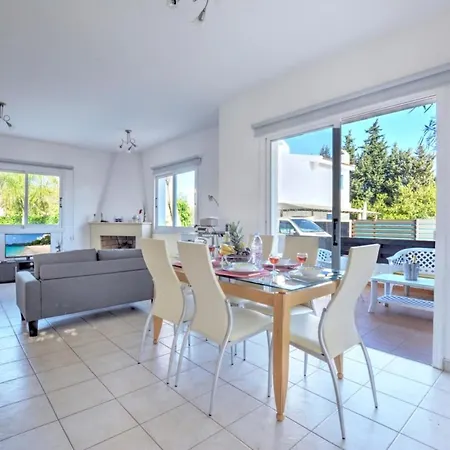 Rent Your Dream Holiday And Look Forward To Relaxing Beside Your Private Pool 1690 * بروتاراس